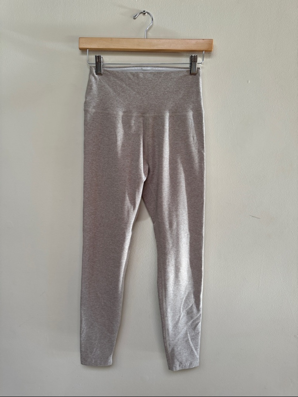 Beyond Yoga caught in the midi High-Waisted beige Leggings